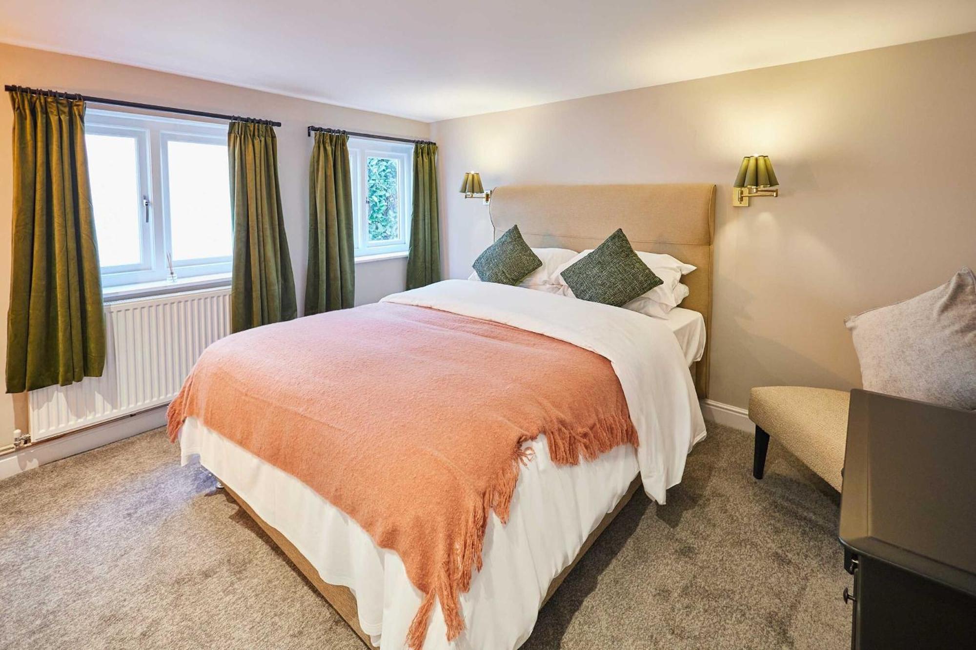Host & Stay - The Raven Hotel Much Wenlock Room photo