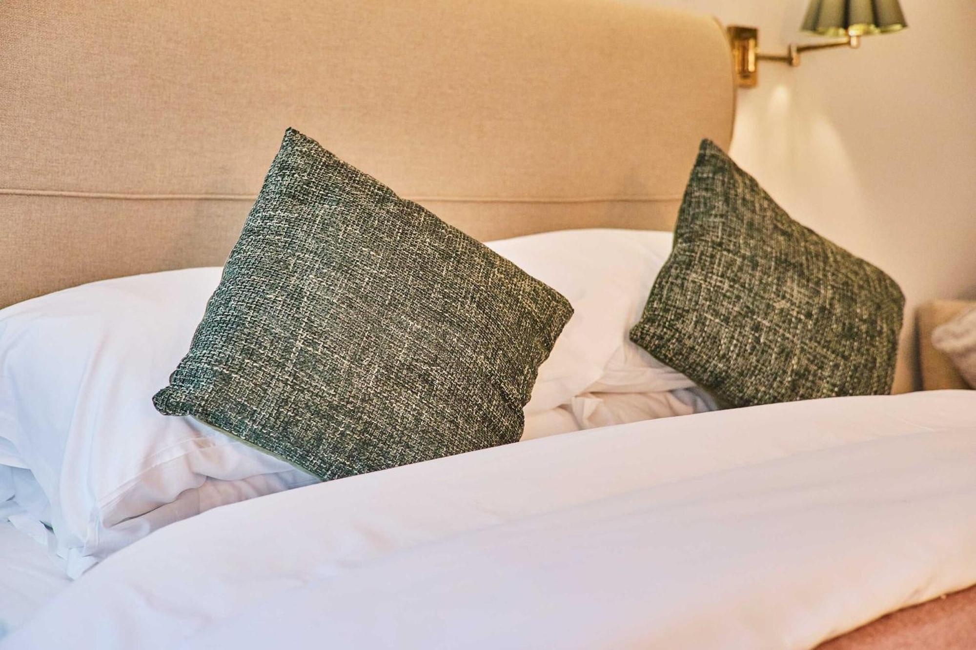 Host & Stay - The Raven Hotel Much Wenlock Room photo