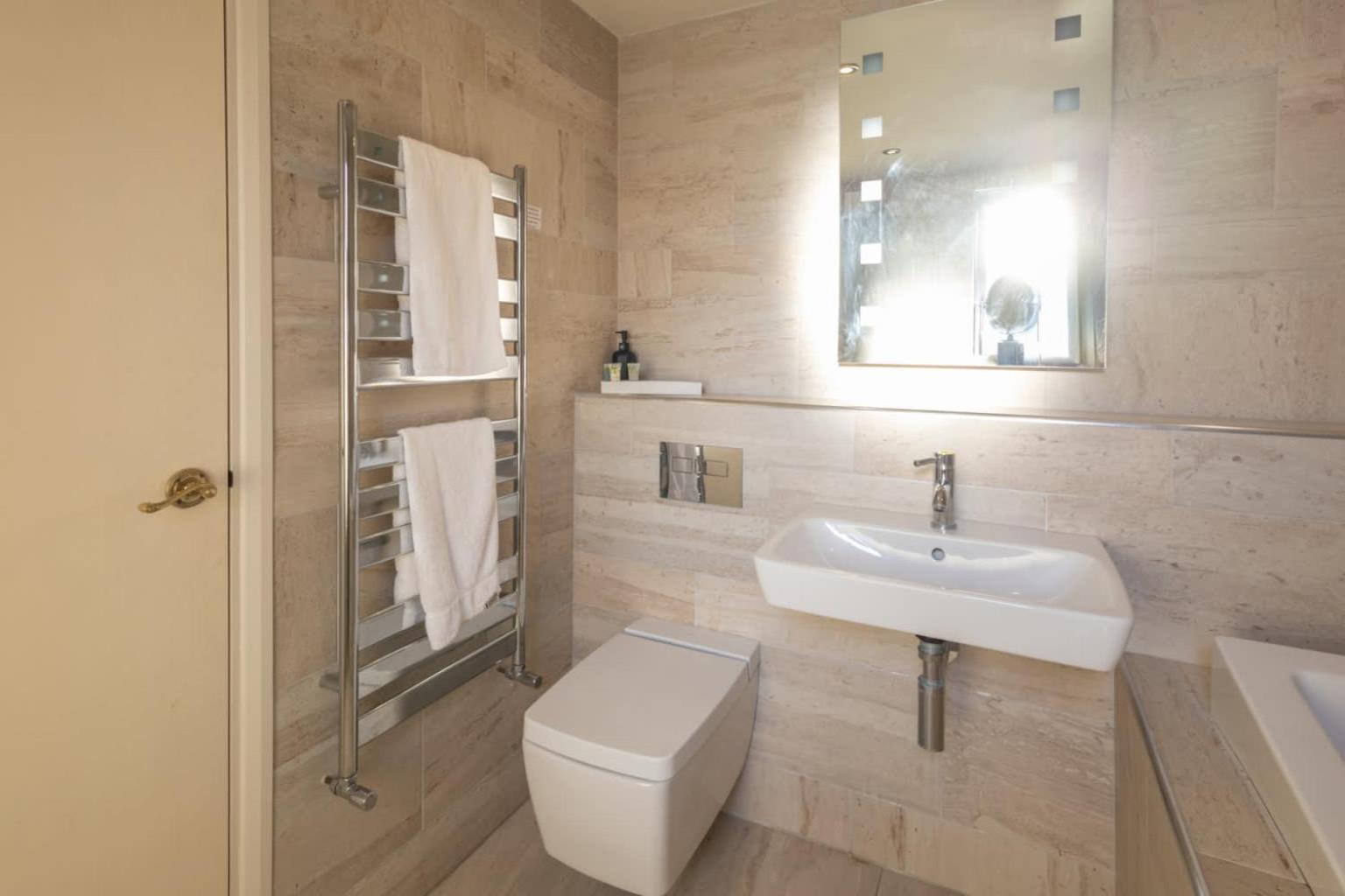 Host & Stay - The Raven Hotel Much Wenlock Room photo