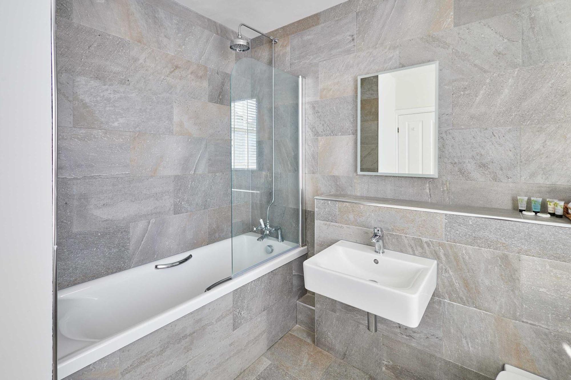 Host & Stay - The Raven Hotel Much Wenlock Room photo