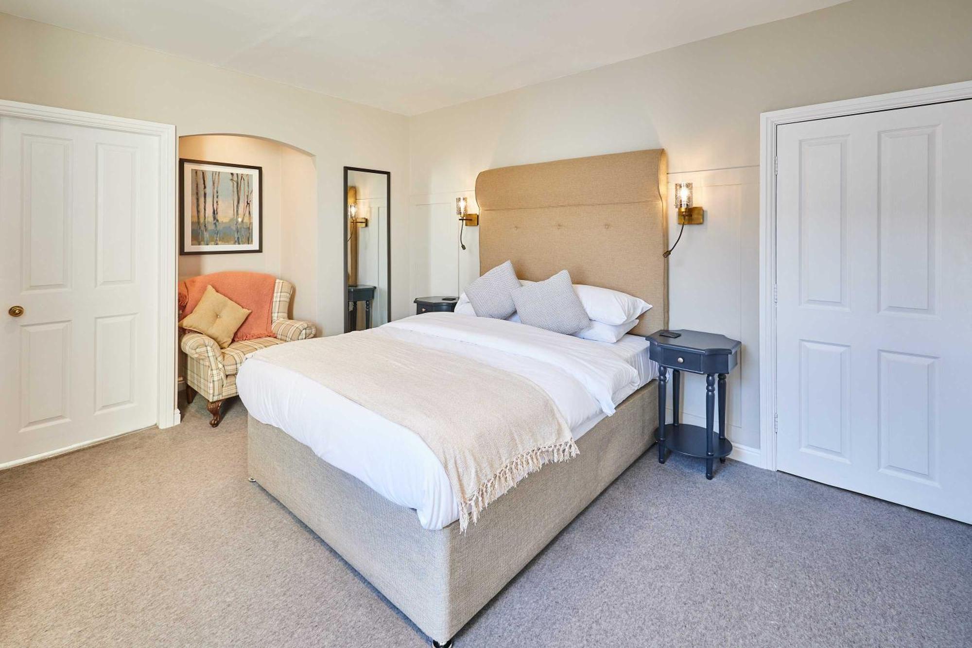 Host & Stay - The Raven Hotel Much Wenlock Room photo