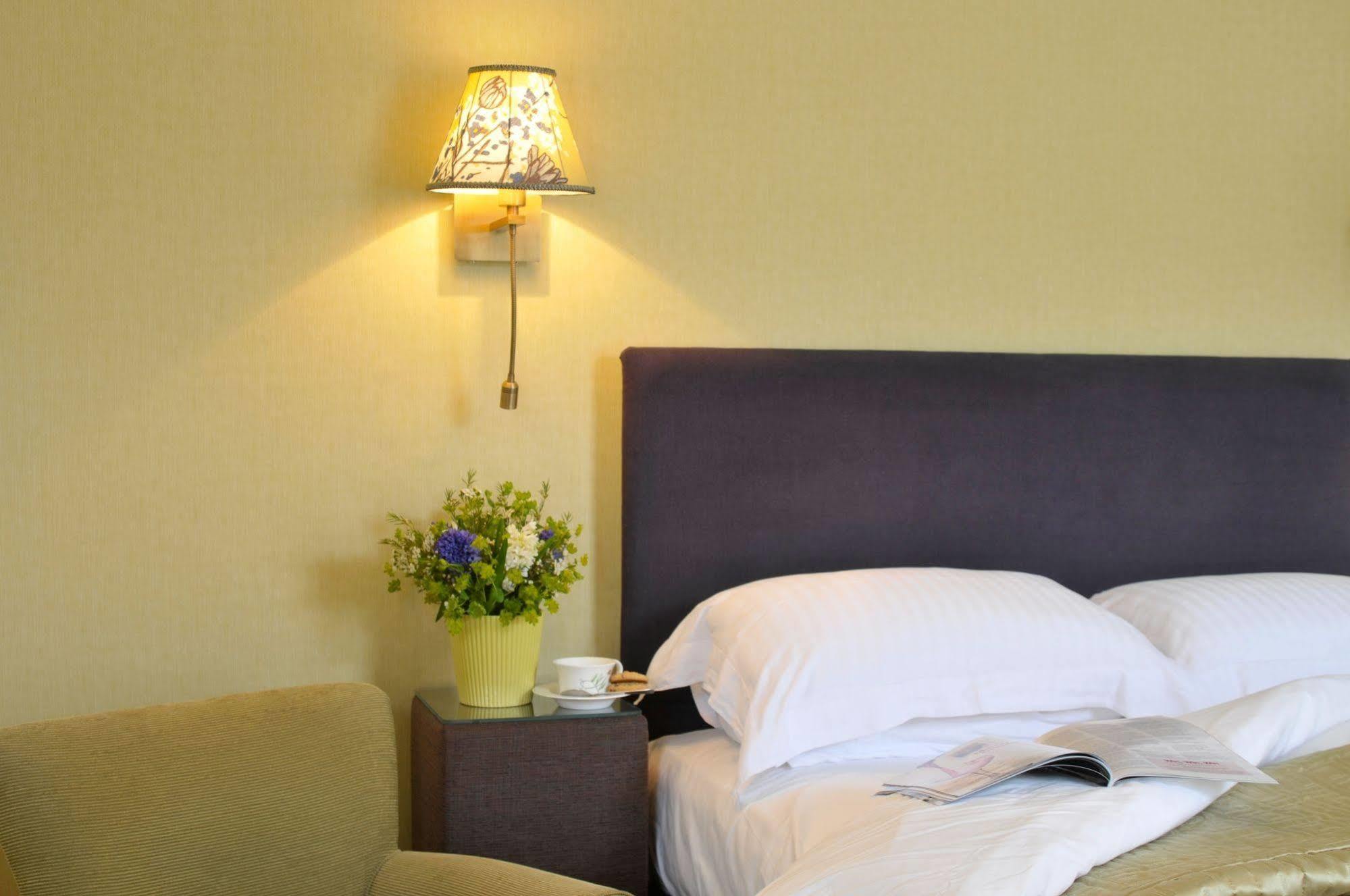 Host & Stay - The Raven Hotel Much Wenlock Exterior photo